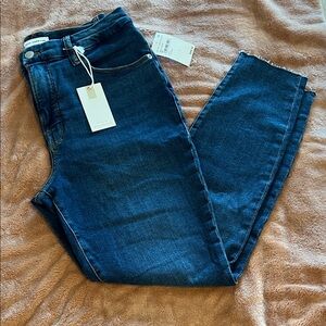 Good American Good Legs Skinny Jeans